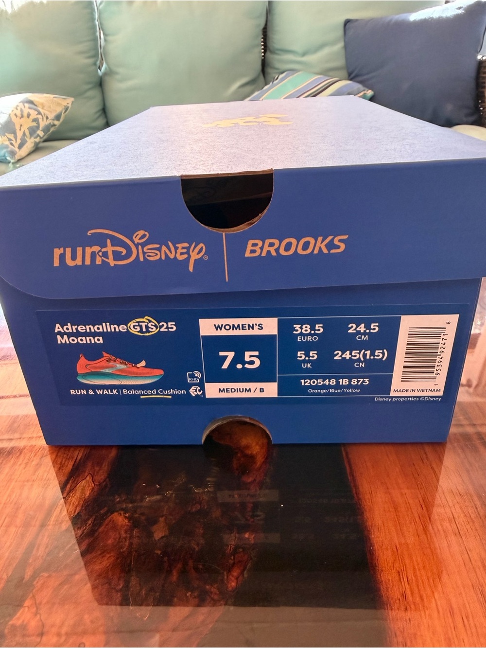 Brooks Women’s 7.5 Moana RunDisney collab like new worn once Running shoes - Picture 2 of 9
